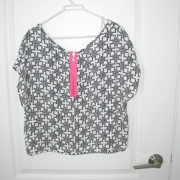 Black and White Crop Top - Picture 6 of 6